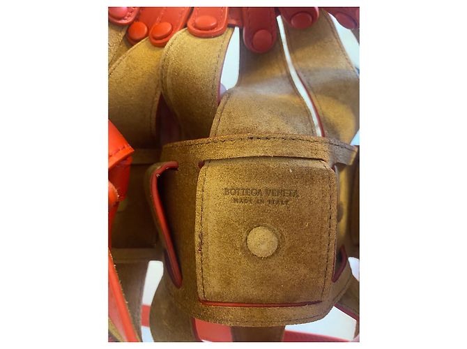 Borsa a mano Bottega Veneta The Shell in pelle traforata rossa Rosso - vista 7
