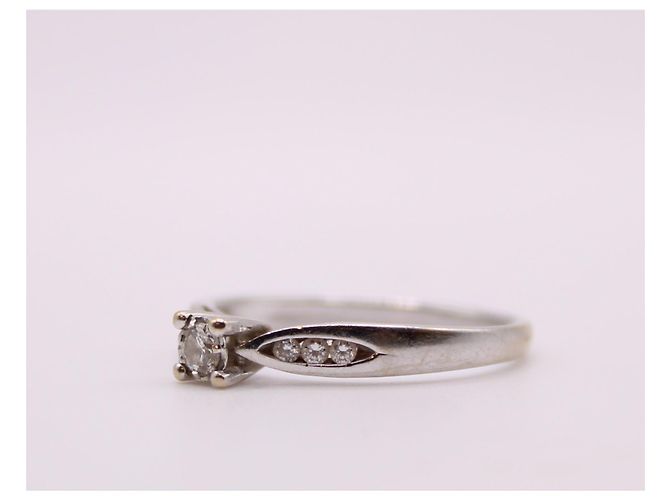 Autre Marque Solitär-Diamant, geschultert mit Weißgold-Diamanten 750%O Silber Hardware - Ansicht 4
