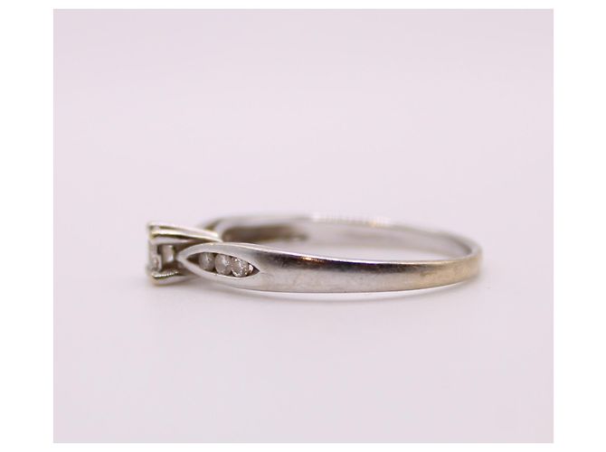 Autre Marque Solitär-Diamant, geschultert mit Weißgold-Diamanten 750%O Silber Hardware - Ansicht 5