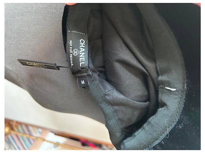 Chanel Mütze aus schwarzem Samt - Ansicht 10