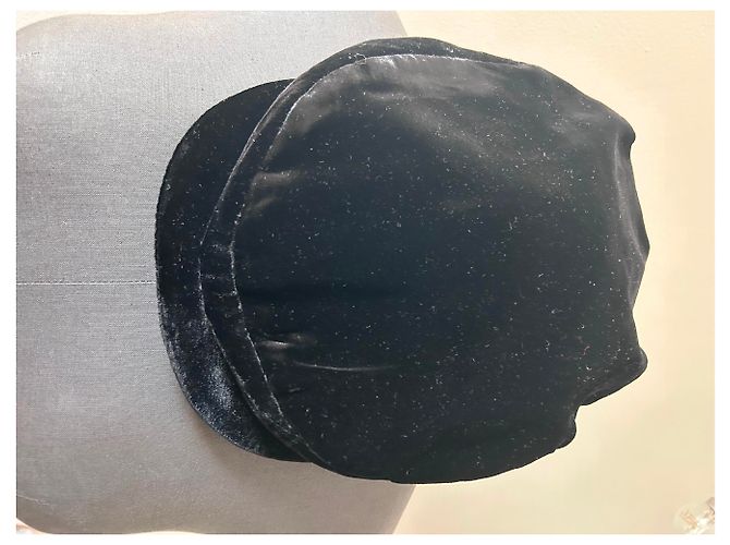 Chanel Mütze aus schwarzem Samt - Ansicht 11