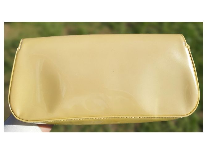 Bolso de mano Louis Vuitton Sobe de charol Amarillo - vista 4