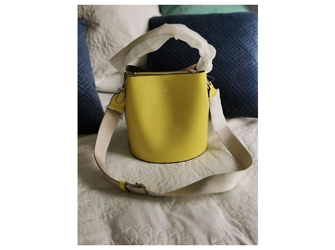 Borsa a secchiello Furla in pelle gialla Beige Giallo Gold hardware - vista 14