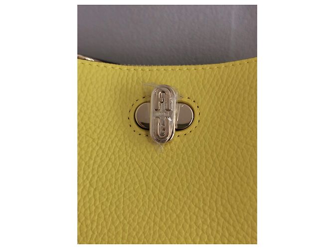 Borsa a secchiello Furla in pelle gialla Beige Giallo Gold hardware - vista 5