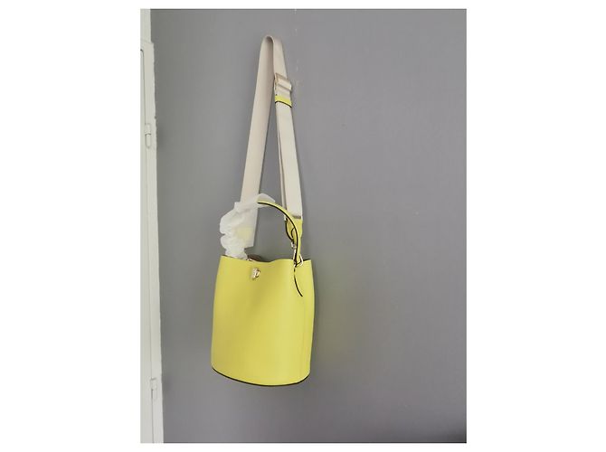 Borsa a secchiello Furla in pelle gialla Beige Giallo Gold hardware - vista 6