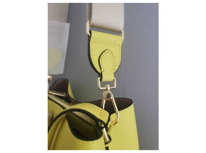Borsa a secchiello Furla in pelle gialla Beige Giallo Gold hardware - vista 7