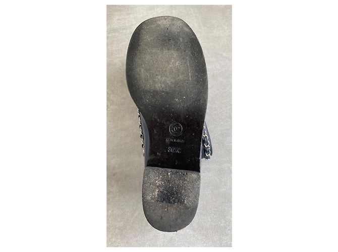Mocassini Chanel Blu Navy in Pelle con Catena Argentata - vista 6