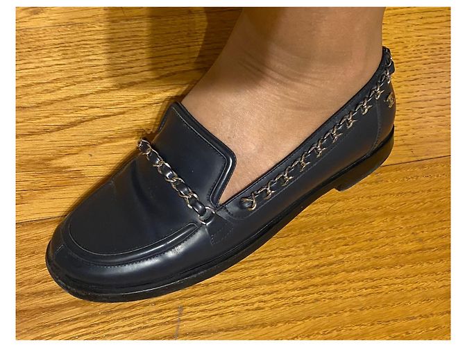 Mocassini Chanel Blu Navy in Pelle con Catena Argentata - vista 7