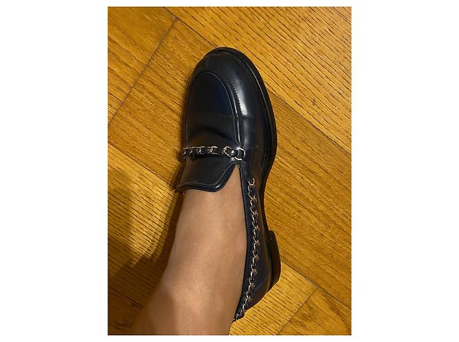 Mocassini Chanel Blu Navy in Pelle con Catena Argentata - vista 8