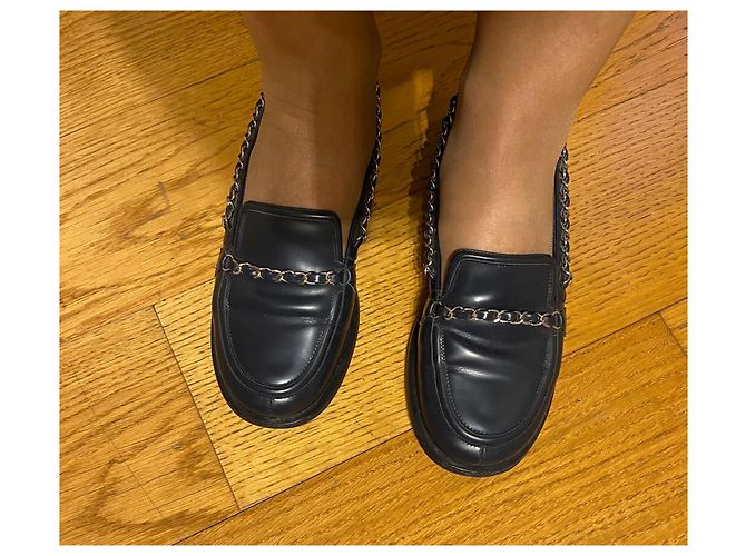 Mocassini Chanel Blu Navy in Pelle con Catena Argentata - vista 9