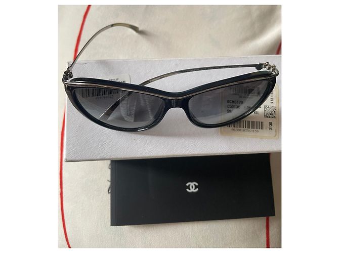 Autre Marque Chanel Sonnenbrille schwarz mit Gläsern und Metallbügeln - Ansicht 2