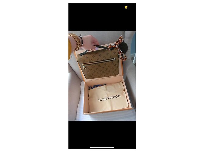 Louis Vuitton Pochette Metis Monogram Reverse Caramel Caramello - vista 5