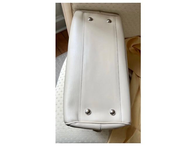 Bowling Borsa Louis Vuitton Montaigne in pelle Epi avorio Bianco sporco - vista 7