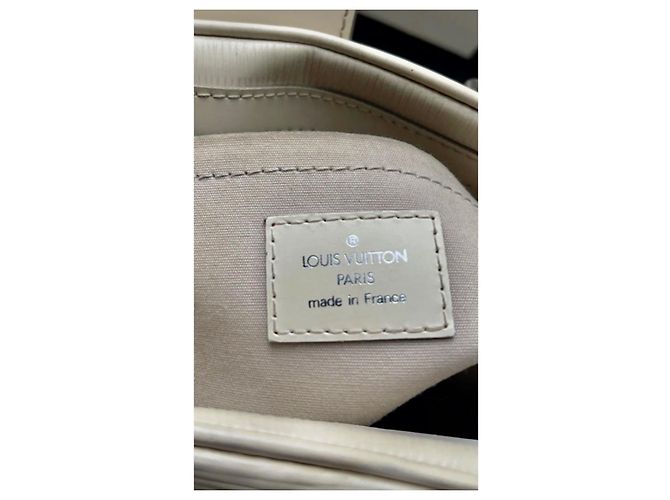 Bowling Borsa Louis Vuitton Montaigne in pelle Epi avorio Bianco sporco - vista 9
