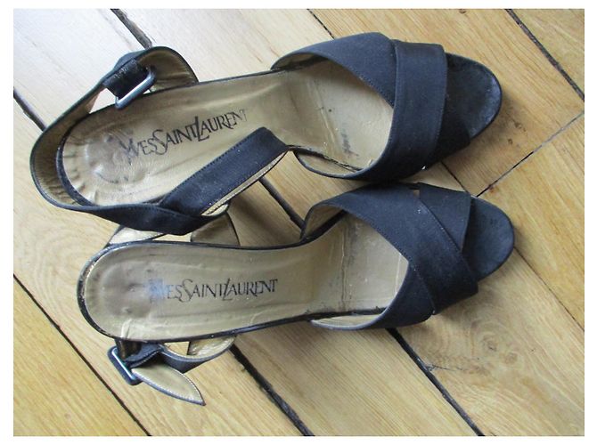 Yves Saint Laurent Schwarze Sandalen aus Rips, 37,5. - Ansicht 2