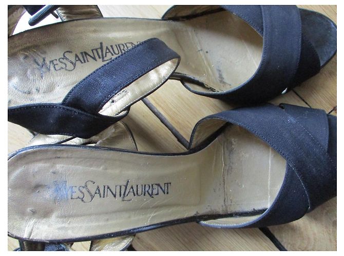 Yves Saint Laurent Schwarze Sandalen aus Rips, 37,5. - Ansicht 3