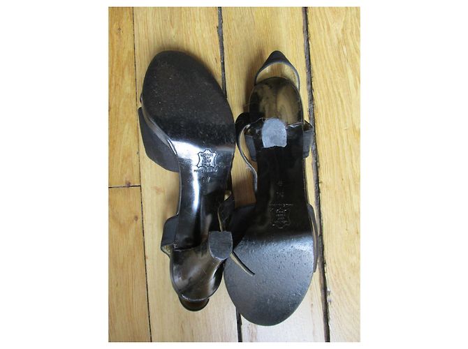 Yves Saint Laurent Schwarze Sandalen aus Rips, 37,5. - Ansicht 5