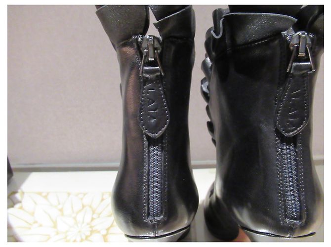 Alaïa Stivaletti Alaia con volant Nero - vista 5