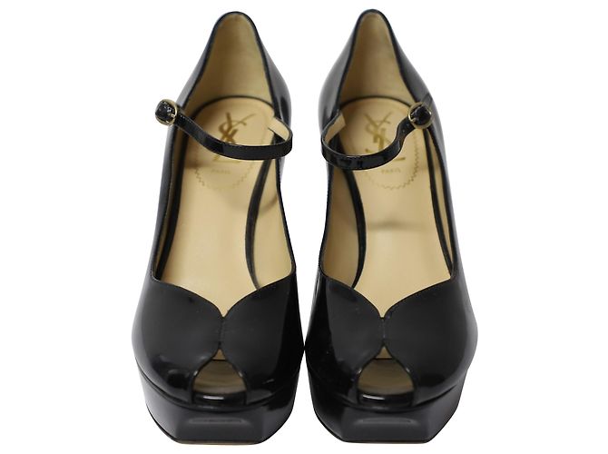 Yves Saint Laurent Peep Toe plataforma Mary Jane Pumps em couro envernizado preto - vista 2