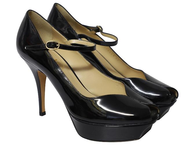Yves Saint Laurent Peep Toe plataforma Mary Jane Pumps em couro envernizado preto - vista 3