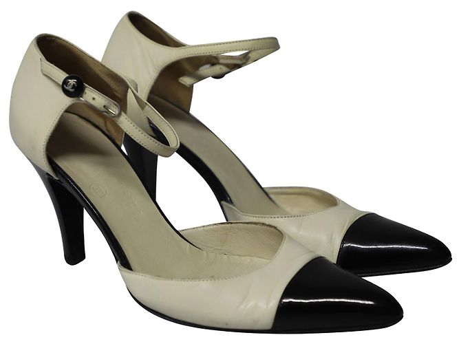Timeless Chanel Ankle Strap Sandalen aus beigem Leder Weiß - Ansicht 2
