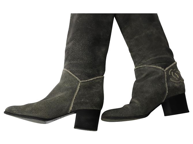 Chanel Textured Shearling Lining Boots aus schwarzem Leder Grau - Ansicht 7