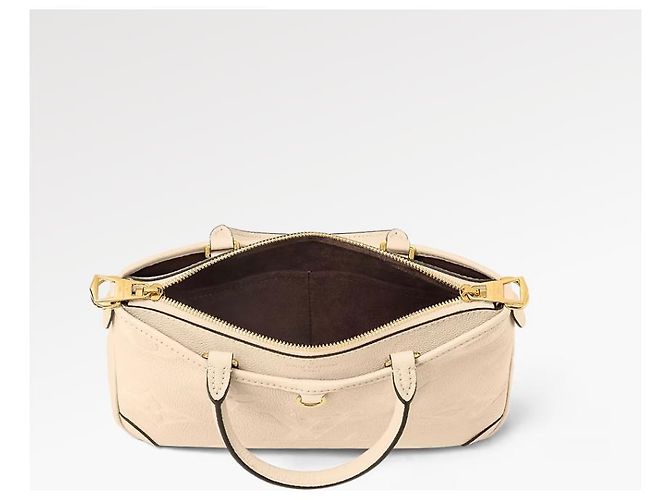 Louis Vuitton LV Trianon PM in pelle beige - vista 3