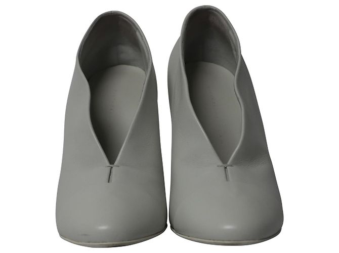 Victoria Beckham V-Front Booties aus weißem Lammleder - Ansicht 2