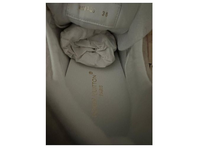 Baskets Louis Vuitton Run Away en cuir blanc - vue 2