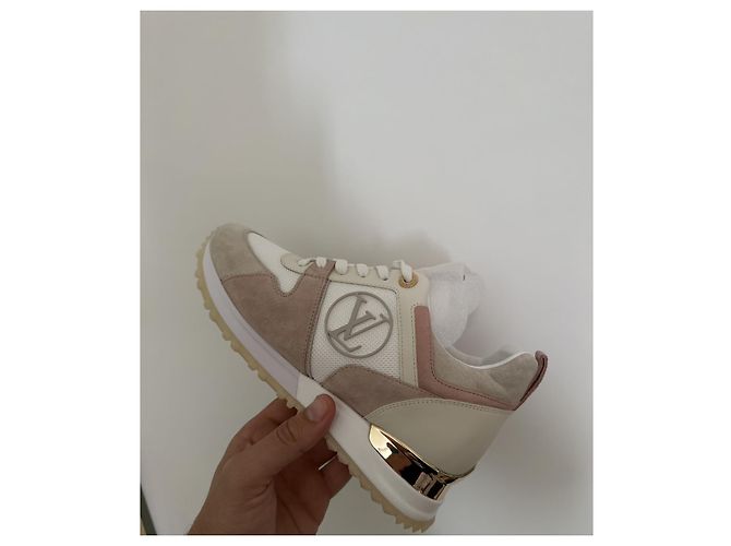 Baskets Louis Vuitton Run Away en cuir blanc - vue 3
