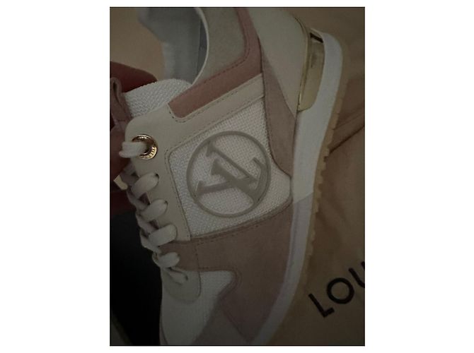 Baskets Louis Vuitton Run Away en cuir blanc - vue 4