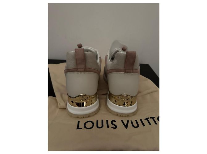 Baskets Louis Vuitton Run Away en cuir blanc - vue 7