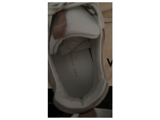 Baskets Louis Vuitton Run Away en cuir blanc - vue 8