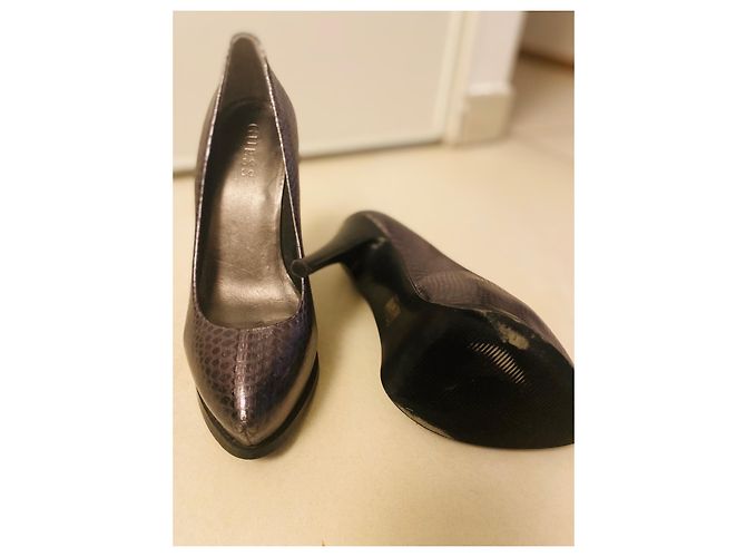 Guess Pumps aus anthrazitfarbenem Leder Schlangenoptik Silber - vue 3