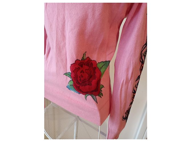 Suéter Guess de Cachemira Rosa con Estampado Tattoo - vista 6