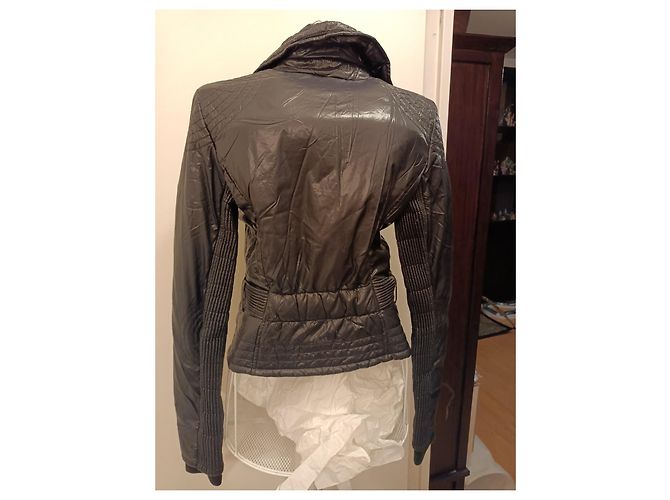 Miss Sixty Schwarze Steppjacke mit Gürtel - Ansicht 2