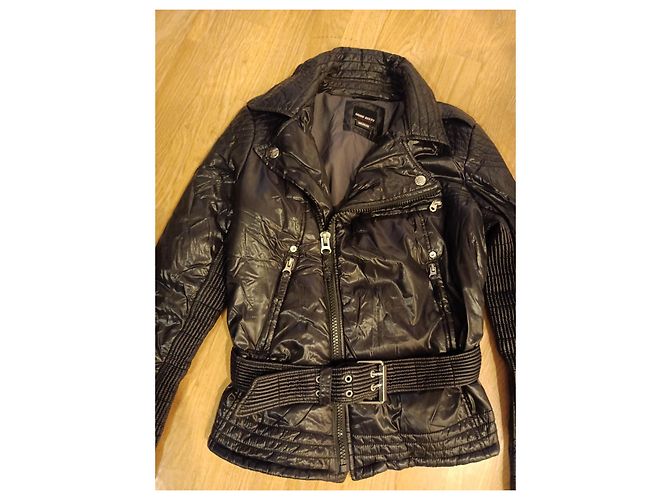 Miss Sixty Schwarze Steppjacke mit Gürtel - Ansicht 6