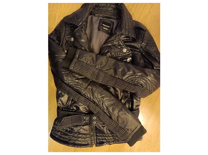 Miss Sixty Schwarze Steppjacke mit Gürtel - Ansicht 7