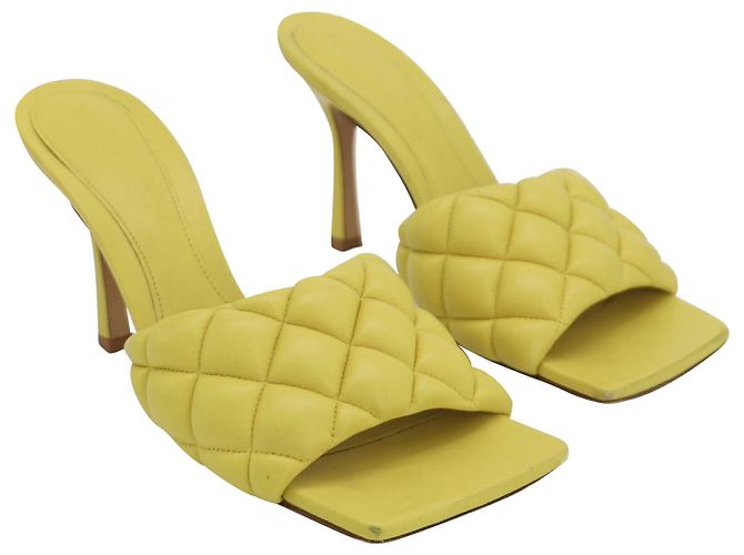 Mule acolchoado Bottega Veneta em couro amarelo - vista 2