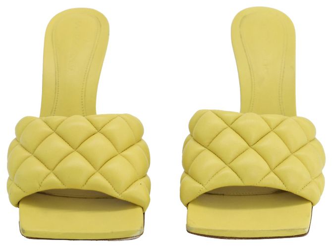 Mule acolchoado Bottega Veneta em couro amarelo - vista 4