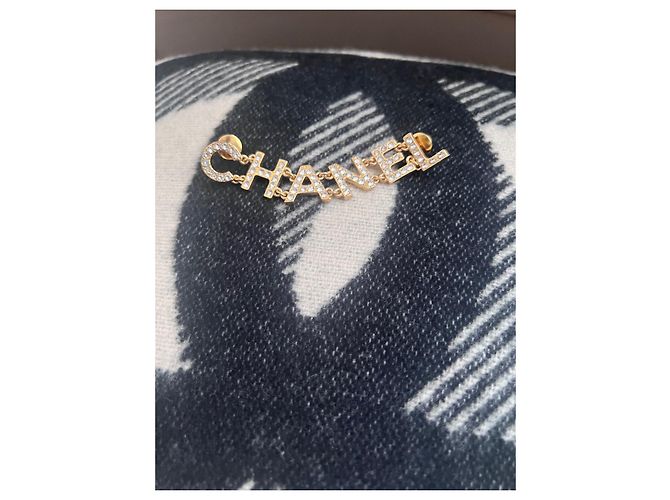 Cambon Spilla Chanel in Acciaio Dorato e Strass D'oro - vista 2
