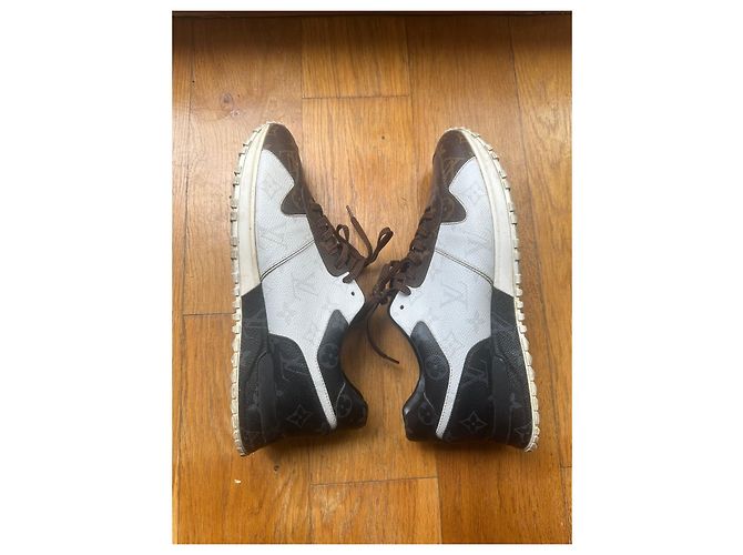 Sneakers Louis Vuitton Run Away in pelle marrone - vista 2