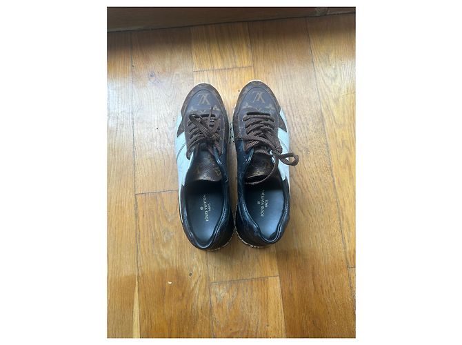 Sneakers Louis Vuitton Run Away in pelle marrone - vista 3