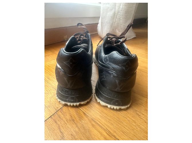 Sneakers Louis Vuitton Run Away in pelle marrone - vista 7