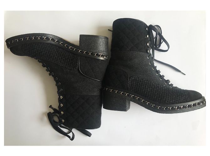 Chanel Tweed-Kampfstiefel mit Kette Schwarz - Ansicht 10