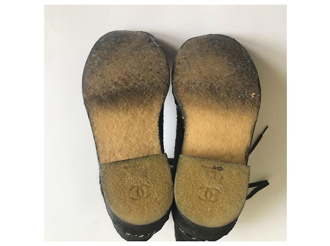 Chanel Tweed-Kampfstiefel mit Kette Schwarz - Ansicht 11