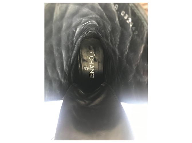 Chanel Tweed-Kampfstiefel mit Kette Schwarz - Ansicht 14