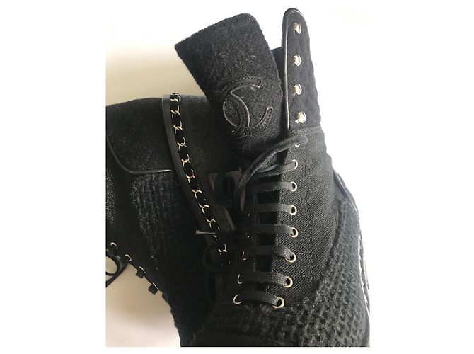 Chanel Tweed-Kampfstiefel mit Kette Schwarz - Ansicht 15