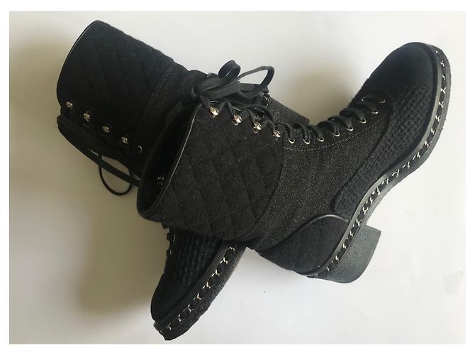 Chanel Tweed-Kampfstiefel mit Kette Schwarz - Ansicht 18