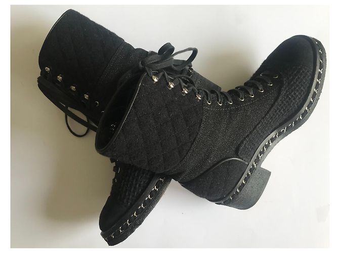 Chanel Tweed-Kampfstiefel mit Kette Schwarz - Ansicht 19